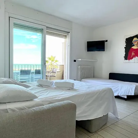 Monolocale Vista Mare Con Parcheggio * ريميني